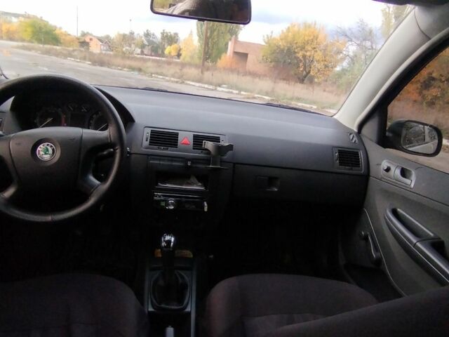 Серый Шкода Фабия, объемом двигателя 1.2 л и пробегом 391 тыс. км за 3499 $, фото 11 на Automoto.ua