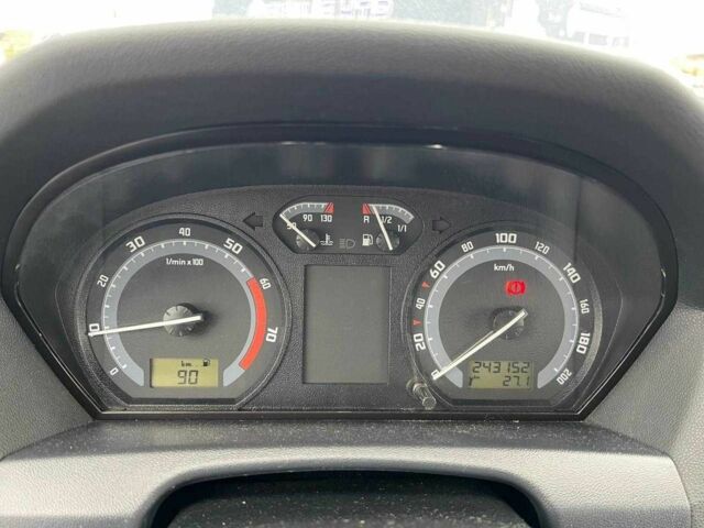 Серый Шкода Фабия, объемом двигателя 1.2 л и пробегом 243 тыс. км за 3390 $, фото 15 на Automoto.ua