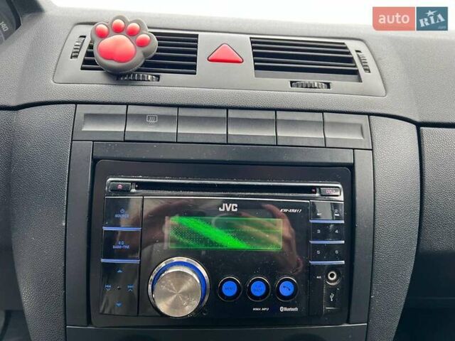 Серый Шкода Фабия, объемом двигателя 1.2 л и пробегом 243 тыс. км за 3390 $, фото 24 на Automoto.ua