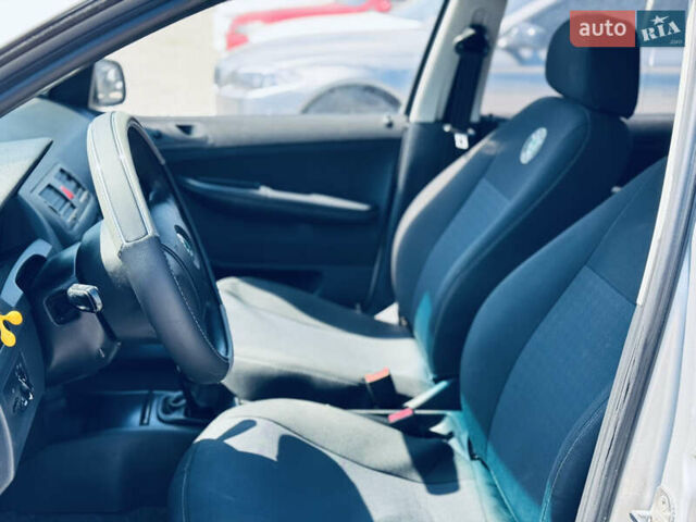 Сірий Шкода Фабія, об'ємом двигуна 1.2 л та пробігом 200 тис. км за 2999 $, фото 5 на Automoto.ua