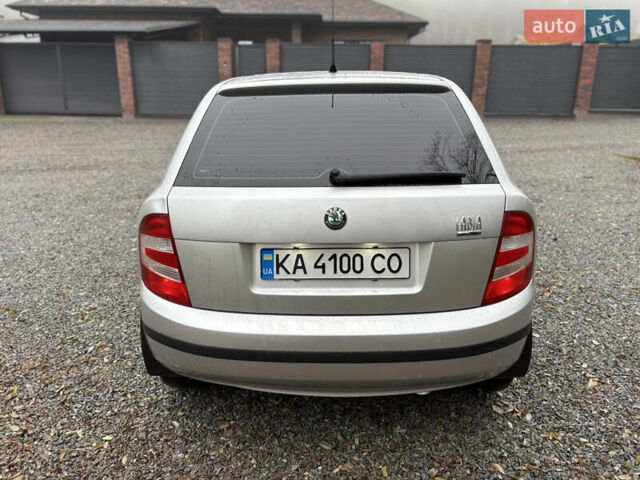 Серый Шкода Фабия, объемом двигателя 1.4 л и пробегом 147 тыс. км за 5600 $, фото 10 на Automoto.ua