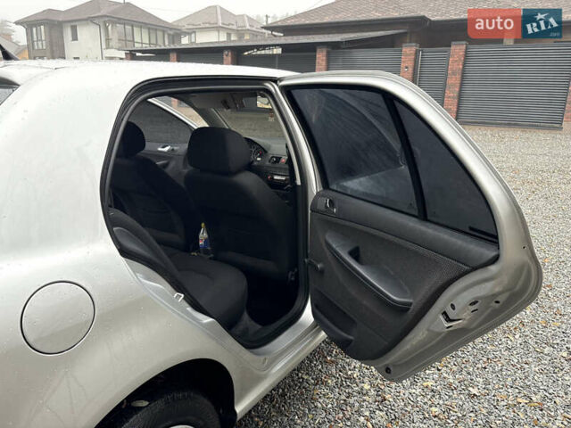 Серый Шкода Фабия, объемом двигателя 1.4 л и пробегом 147 тыс. км за 5600 $, фото 18 на Automoto.ua
