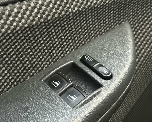 Серый Шкода Фабия, объемом двигателя 1.4 л и пробегом 147 тыс. км за 5600 $, фото 38 на Automoto.ua