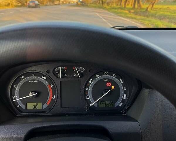 Шкода Фабия 2006 в Виннице на Automoto.ua Серый Шкода Фабия, объемом двигателя 1.2 л и пробегом 212 тыс. км за 3600 $, фото 2 на Automoto.ua
