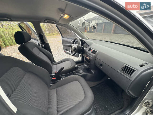 Серый Шкода Фабия, объемом двигателя 1.4 л и пробегом 147 тыс. км за 5600 $, фото 20 на Automoto.ua