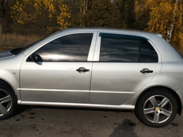 Серый Шкода Фабия, объемом двигателя 1.2 л и пробегом 391 тыс. км за 3499 $, фото 5 на Automoto.ua