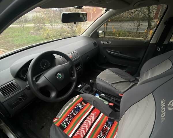 Сірий Шкода Фабія, об'ємом двигуна 1.2 л та пробігом 240 тис. км за 3498 $, фото 5 на Automoto.ua