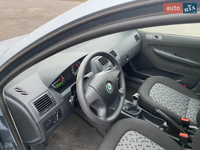 Серый Шкода Фабия, объемом двигателя 1.4 л и пробегом 96 тыс. км за 4900 $, фото 11 на Automoto.ua