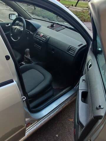 Серый Шкода Фабия, объемом двигателя 1.4 л и пробегом 288 тыс. км за 3600 $, фото 3 на Automoto.ua