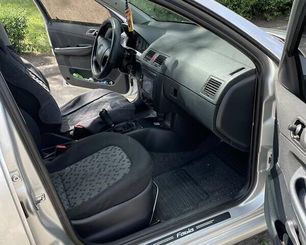 Сірий Шкода Фабія, об'ємом двигуна 1.2 л та пробігом 237 тис. км за 4200 $, фото 3 на Automoto.ua