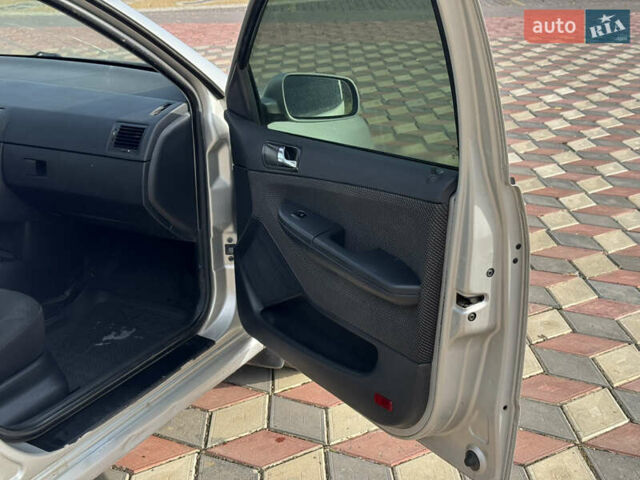 Шкода Фабія 2006 у Чернівцях на Automoto.ua Сірий Шкода Фабія, об'ємом двигуна 1.39 л та пробігом 301 тис. км за 2600 $, фото 10 на Automoto.ua