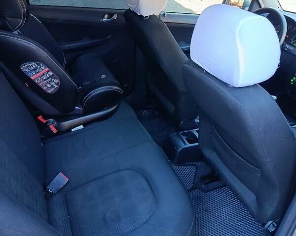 Шкода Фабия 2006 в Виннице на Automoto.ua Серый Шкода Фабия, объемом двигателя 1.39 л и пробегом 254 тыс. км за 4599 $, фото 1 на Automoto.ua