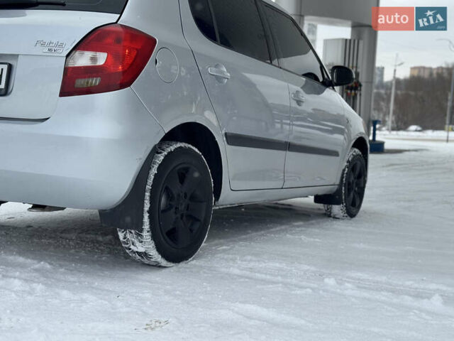 Серый Шкода Фабия, объемом двигателя 1.6 л и пробегом 230 тыс. км за 4250 $, фото 3 на Automoto.ua