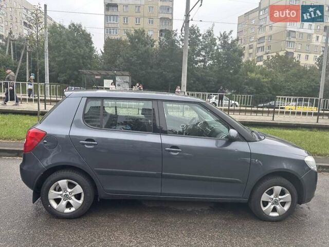 Сірий Шкода Фабія, об'ємом двигуна 1.6 л та пробігом 94 тис. км за 5499 $, фото 1 на Automoto.ua