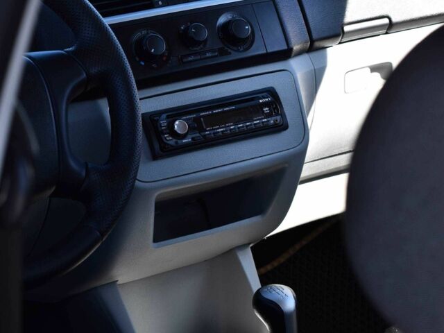 Серый Шкода Фабия, объемом двигателя 1.4 л и пробегом 201 тыс. км за 5450 $, фото 9 на Automoto.ua