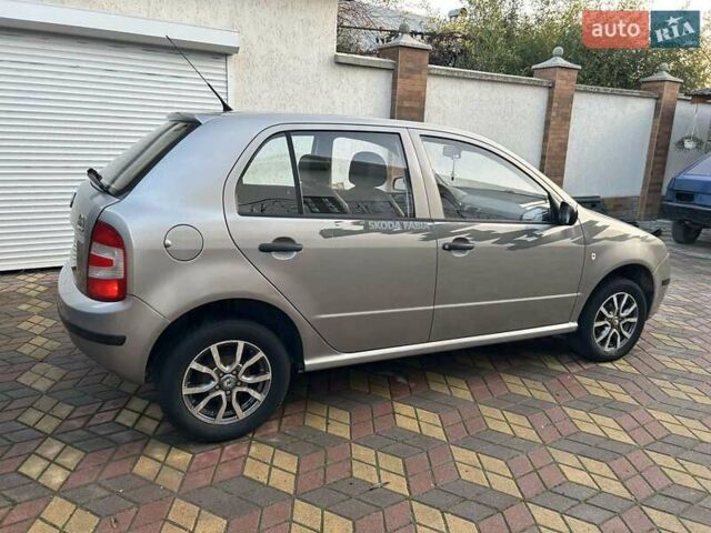 Серый Шкода Фабия, объемом двигателя 1.2 л и пробегом 195 тыс. км за 2850 $, фото 3 на Automoto.ua