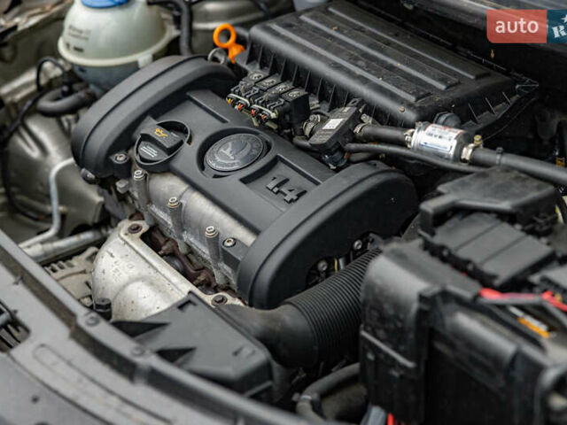 Серый Шкода Фабия, объемом двигателя 1.39 л и пробегом 204 тыс. км за 4900 $, фото 4 на Automoto.ua