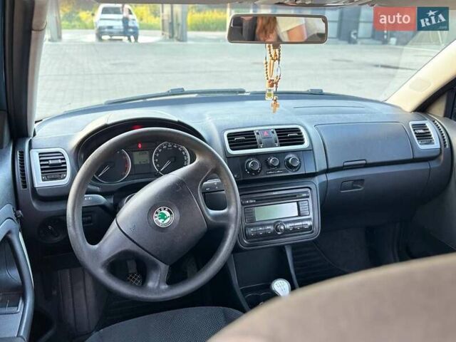 Серый Шкода Фабия, объемом двигателя 1.2 л и пробегом 181 тыс. км за 4500 $, фото 12 на Automoto.ua