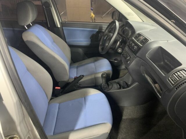 Серый Шкода Фабия, объемом двигателя 1.2 л и пробегом 154 тыс. км за 4299 $, фото 7 на Automoto.ua