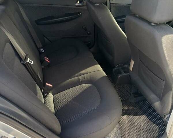 Сірий Шкода Фабія, об'ємом двигуна 1.39 л та пробігом 209 тис. км за 5400 $, фото 41 на Automoto.ua