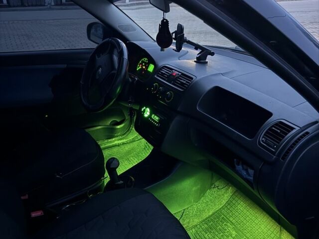 Серый Шкода Фабия, объемом двигателя 1.2 л и пробегом 178 тыс. км за 4500 $, фото 7 на Automoto.ua