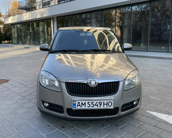 Сірий Шкода Фабія, об'ємом двигуна 1.4 л та пробігом 260 тис. км за 4299 $, фото 1 на Automoto.ua