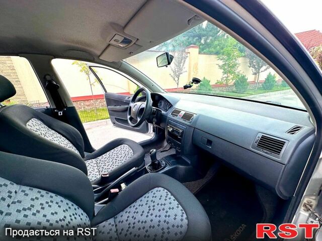 Сірий Шкода Фабія, об'ємом двигуна 1.2 л та пробігом 160 тис. км за 3650 $, фото 9 на Automoto.ua