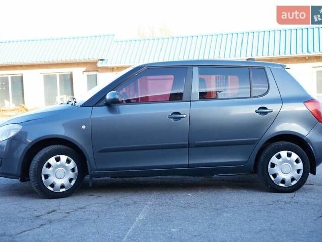 Серый Шкода Фабия, объемом двигателя 1.39 л и пробегом 211 тыс. км за 3900 $, фото 5 на Automoto.ua