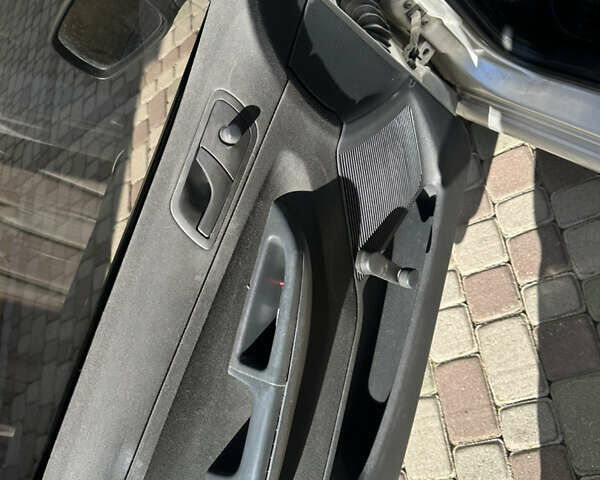 Сірий Шкода Фабія, об'ємом двигуна 1.2 л та пробігом 349 тис. км за 3200 $, фото 7 на Automoto.ua