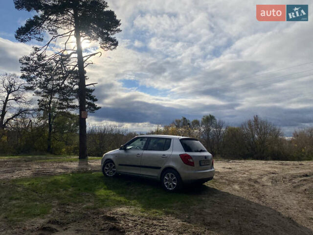 Сірий Шкода Фабія, об'ємом двигуна 1.6 л та пробігом 223 тис. км за 5700 $, фото 1 на Automoto.ua