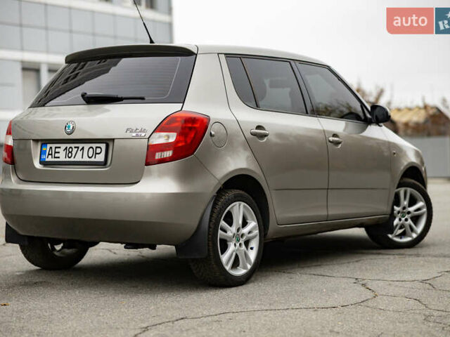 Серый Шкода Фабия, объемом двигателя 1.39 л и пробегом 204 тыс. км за 4900 $, фото 3 на Automoto.ua