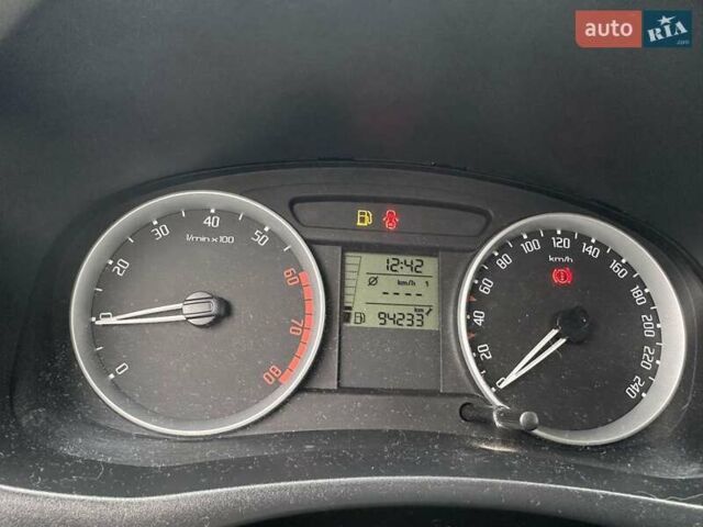 Сірий Шкода Фабія, об'ємом двигуна 1.6 л та пробігом 94 тис. км за 5499 $, фото 4 на Automoto.ua