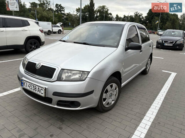 Серый Шкода Фабия, объемом двигателя 1.2 л и пробегом 318 тыс. км за 4500 $, фото 3 на Automoto.ua