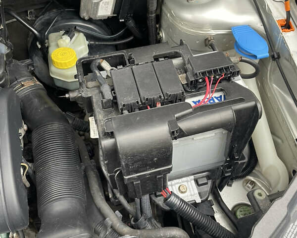 Серый Шкода Фабия, объемом двигателя 1.39 л и пробегом 208 тыс. км за 5500 $, фото 15 на Automoto.ua