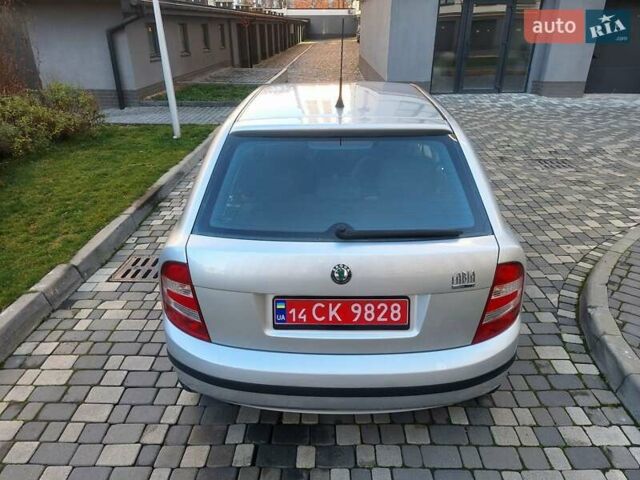 Серый Шкода Фабия, объемом двигателя 1.4 л и пробегом 116 тыс. км за 4650 $, фото 22 на Automoto.ua