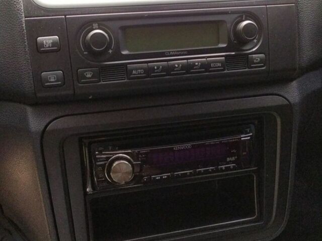 Серый Шкода Фабия, объемом двигателя 1.4 л и пробегом 205 тыс. км за 6000 $, фото 15 на Automoto.ua