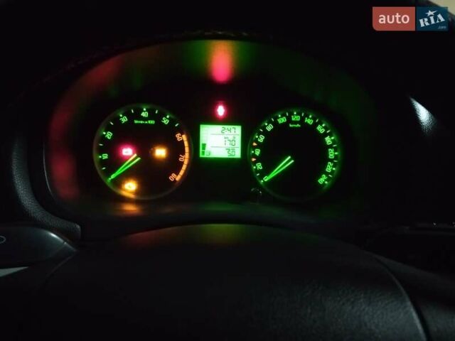 Серый Шкода Фабия, объемом двигателя 1.2 л и пробегом 195 тыс. км за 3900 $, фото 16 на Automoto.ua