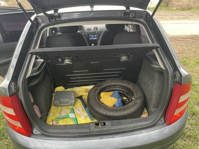 Серый Шкода Фабия, объемом двигателя 1.2 л и пробегом 145 тыс. км за 3900 $, фото 7 на Automoto.ua