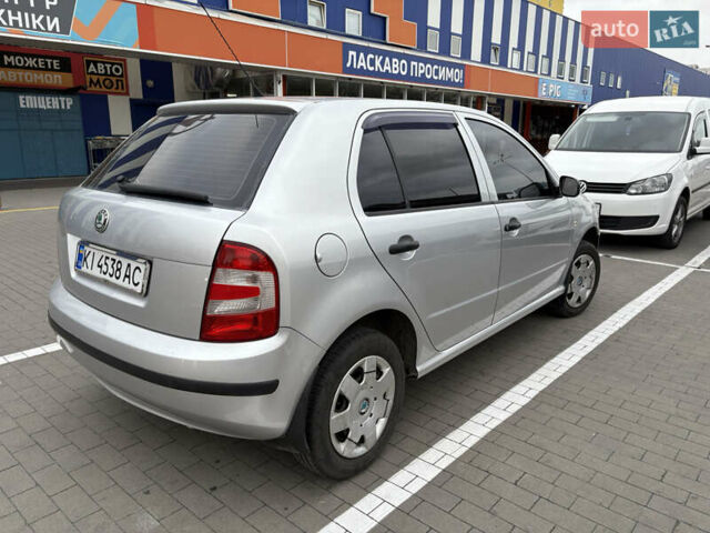 Серый Шкода Фабия, объемом двигателя 1.2 л и пробегом 318 тыс. км за 4500 $, фото 2 на Automoto.ua