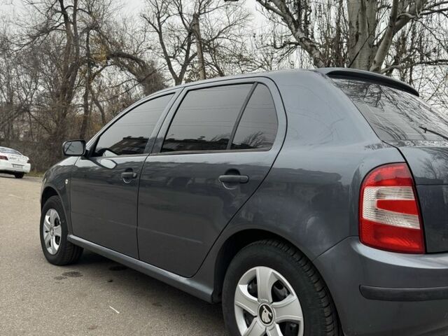 Серый Шкода Фабия, объемом двигателя 1.2 л и пробегом 199 тыс. км за 3500 $, фото 1 на Automoto.ua