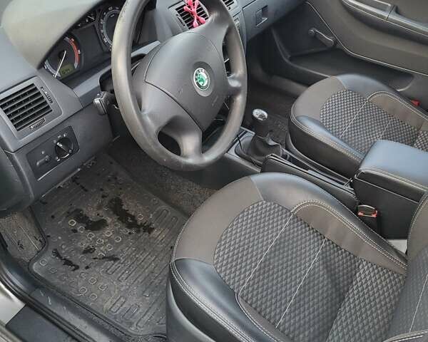 Шкода Фабія 2007 у Краматорске на Automoto.ua Сірий Шкода Фабія, об'ємом двигуна 1.2 л та пробігом 95 тис. км за 5350 $, фото 6 на Automoto.ua