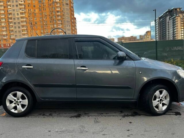 Серый Шкода Фабия, объемом двигателя 1.4 л и пробегом 268 тыс. км за 4300 $, фото 5 на Automoto.ua