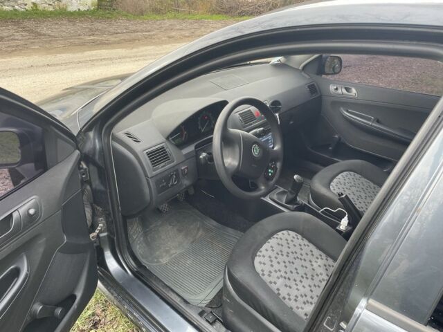 Серый Шкода Фабия, объемом двигателя 1.2 л и пробегом 145 тыс. км за 3900 $, фото 9 на Automoto.ua