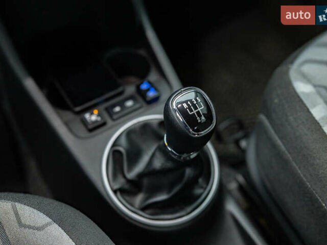 Серый Шкода Фабия, объемом двигателя 1.39 л и пробегом 204 тыс. км за 4900 $, фото 13 на Automoto.ua