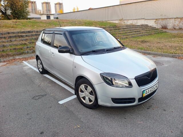 Серый Шкода Фабия, объемом двигателя 1.4 л и пробегом 372 тыс. км за 3500 $, фото 2 на Automoto.ua