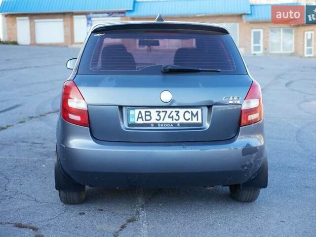 Серый Шкода Фабия, объемом двигателя 1.39 л и пробегом 211 тыс. км за 3900 $, фото 3 на Automoto.ua