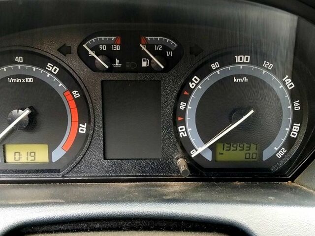 Серый Шкода Фабия, объемом двигателя 1.2 л и пробегом 140 тыс. км за 3500 $, фото 3 на Automoto.ua