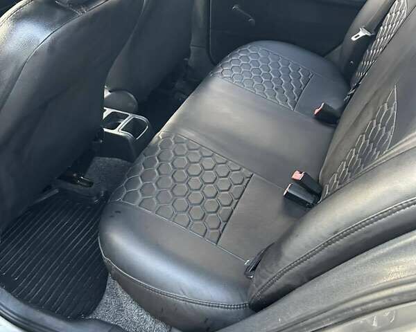 Серый Шкода Фабия, объемом двигателя 1.2 л и пробегом 195 тыс. км за 2850 $, фото 4 на Automoto.ua