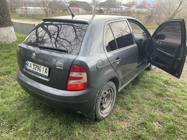 Серый Шкода Фабия, объемом двигателя 1.2 л и пробегом 145 тыс. км за 3900 $, фото 1 на Automoto.ua