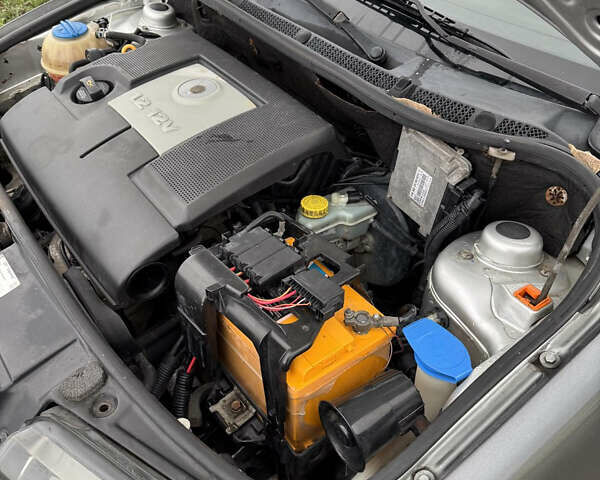 Серый Шкода Фабия, объемом двигателя 1.2 л и пробегом 333 тыс. км за 2700 $, фото 2 на Automoto.ua